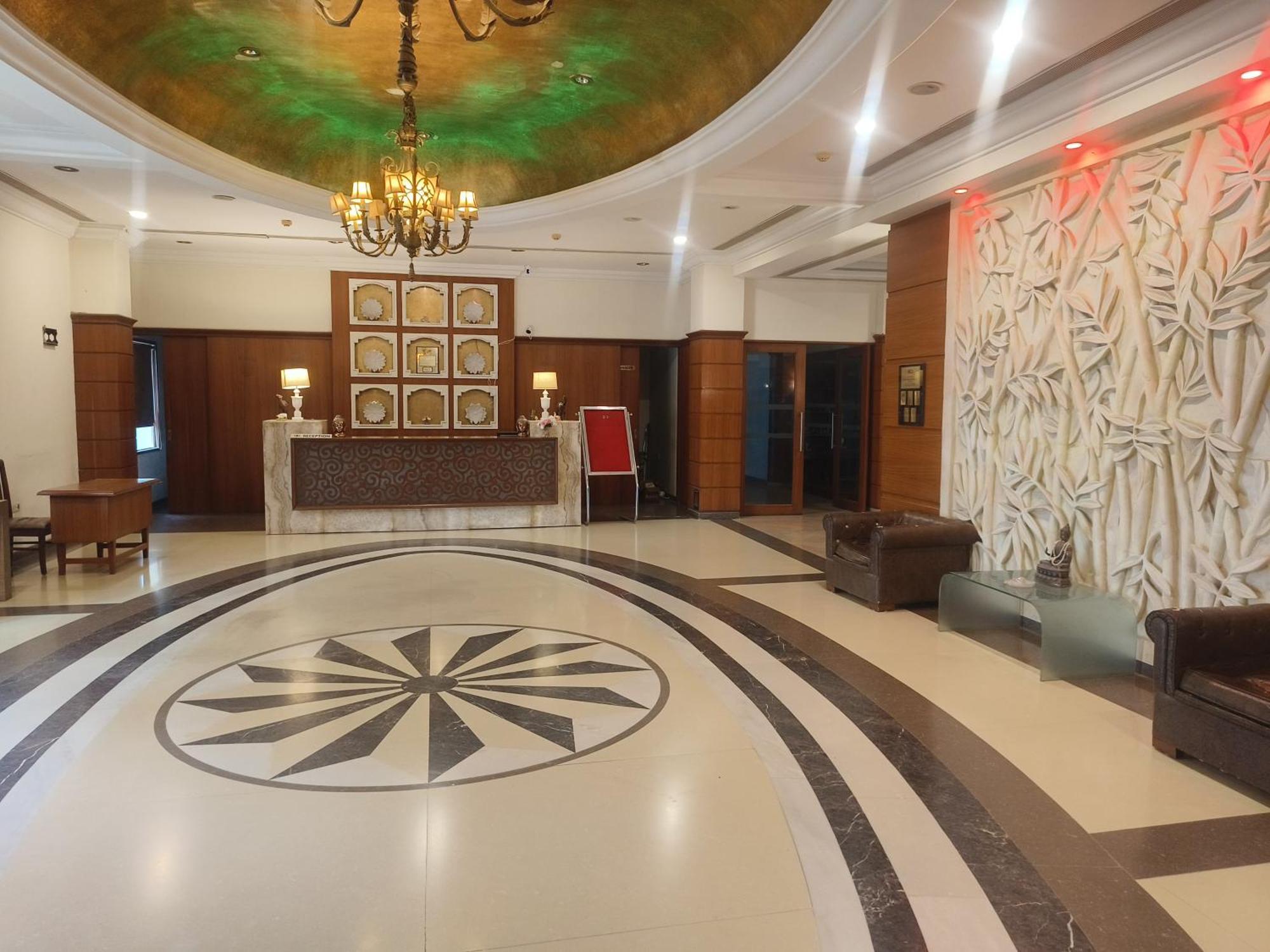 Hotel The Sky Imperial, Udaipur Extérieur photo