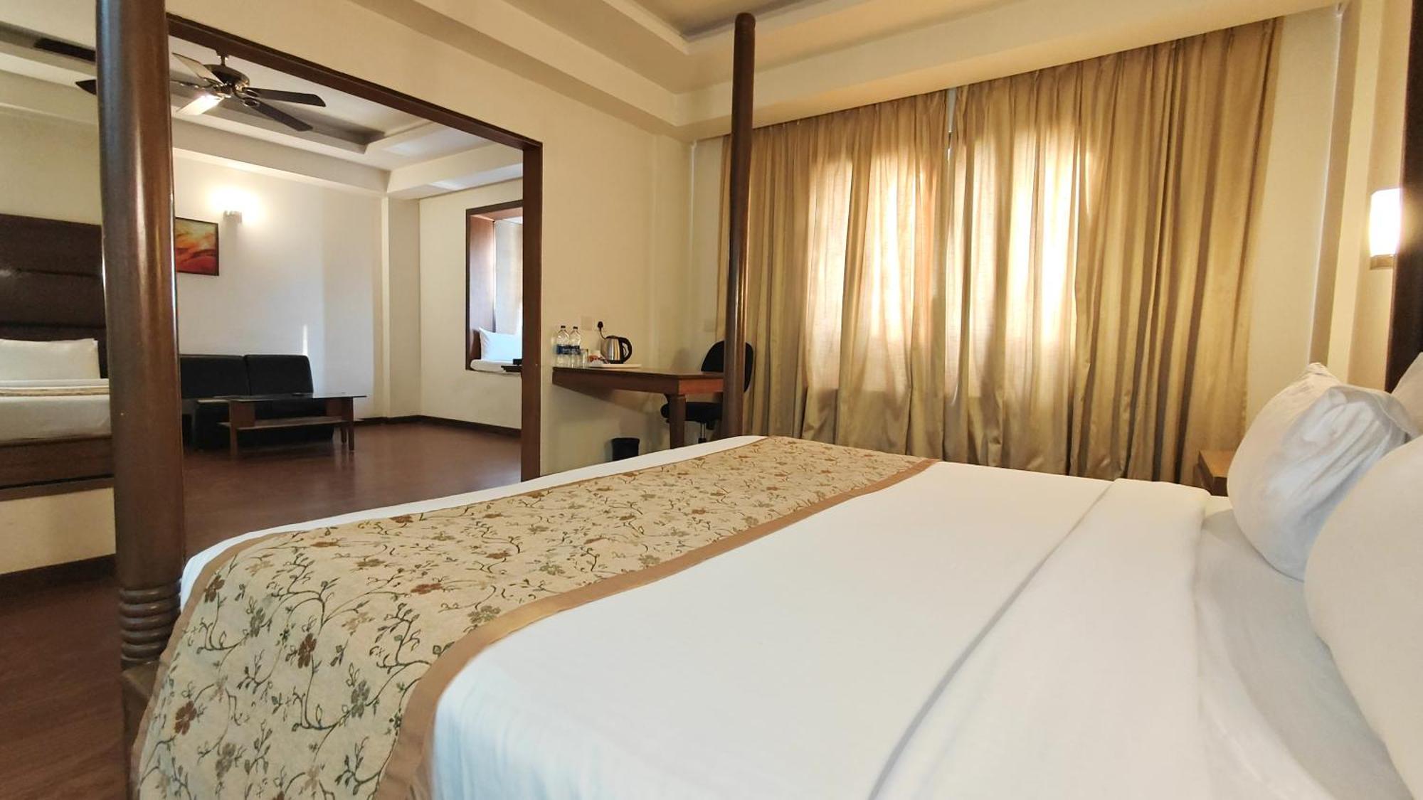 Hotel The Sky Imperial, Udaipur Extérieur photo