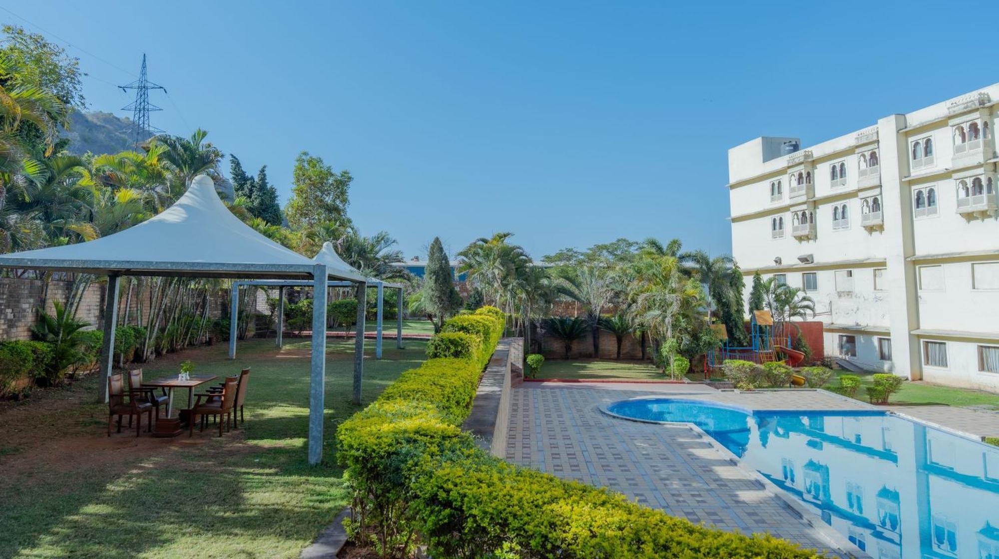 Hotel The Sky Imperial, Udaipur Extérieur photo