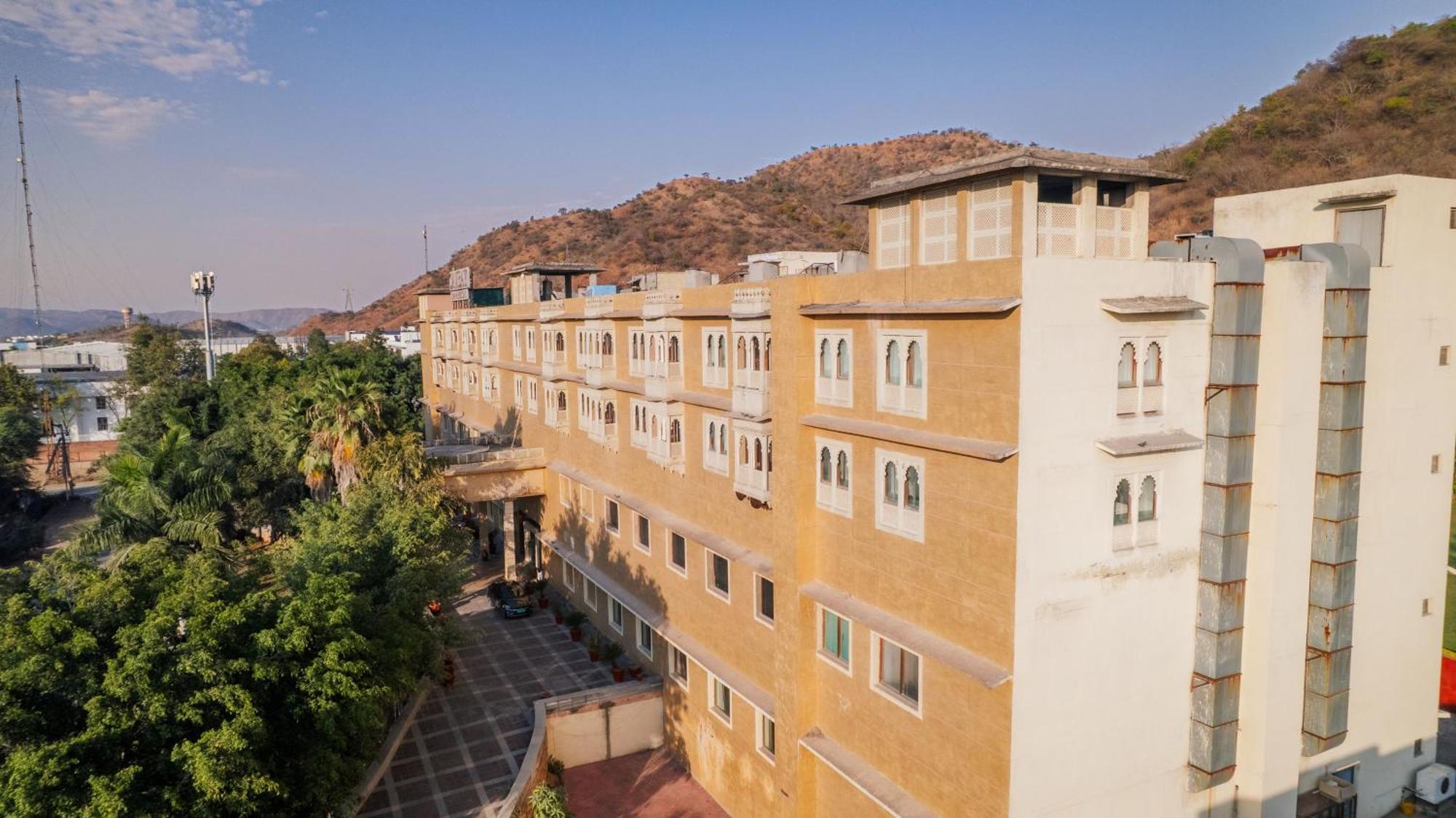 Hotel The Sky Imperial, Udaipur Extérieur photo