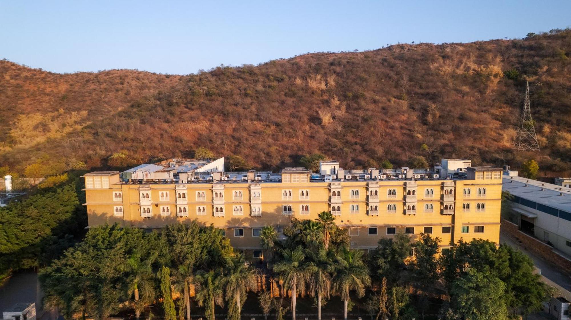 Hotel The Sky Imperial, Udaipur Extérieur photo