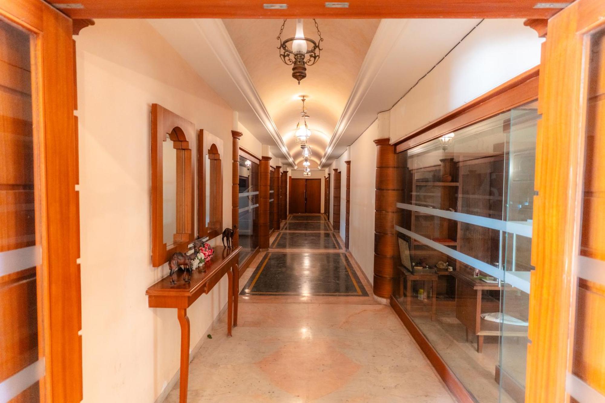 Hotel The Sky Imperial, Udaipur Extérieur photo