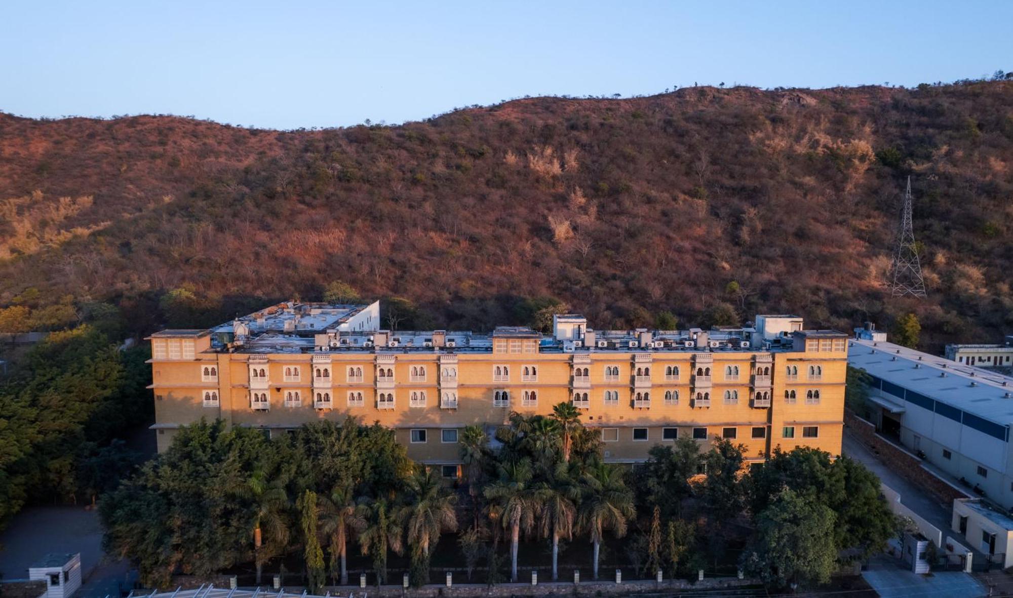 Hotel The Sky Imperial, Udaipur Extérieur photo